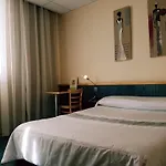 Logis Restaurant Du Midi - Centre Hotel
