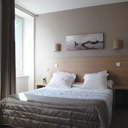 Logis Restaurant Du Midi - Centre 2*