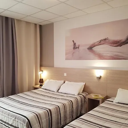Hotel Logis Restaurant Du Midi - Centre 2*