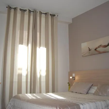 Logis Restaurant Du Midi - Centre