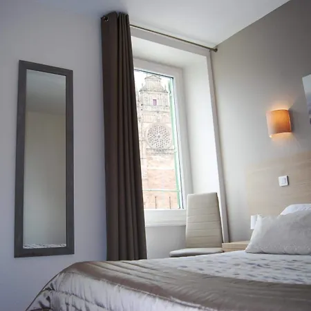 Logis Restaurant Du Midi - Centre Hotel 2*