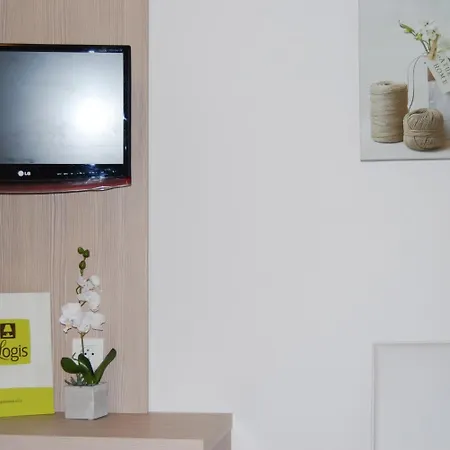 Logis Restaurant Du Midi - Centre Hotel