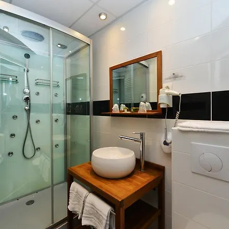 Logis Restaurant Du Midi - Centre