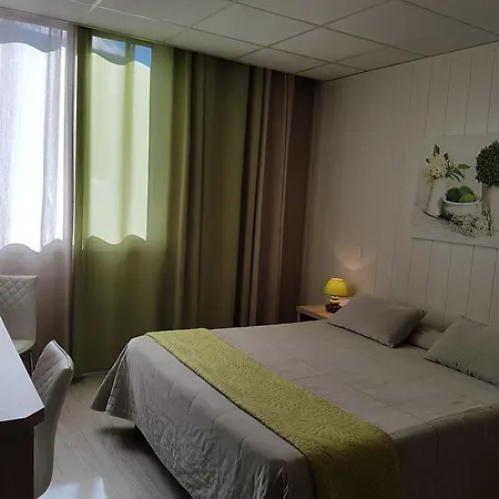 Hotel Logis Restaurant Du Midi - Centre