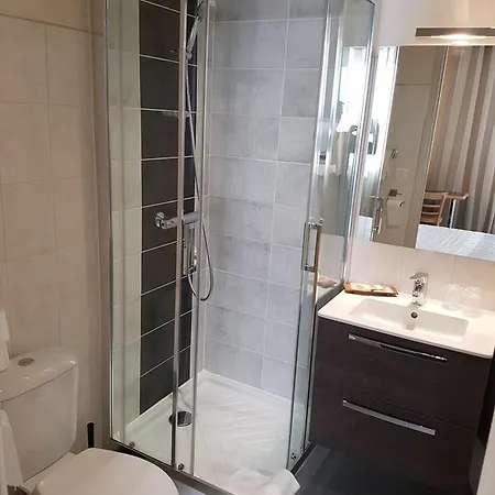 Hotel Logis Restaurant Du Midi - Centre 2*