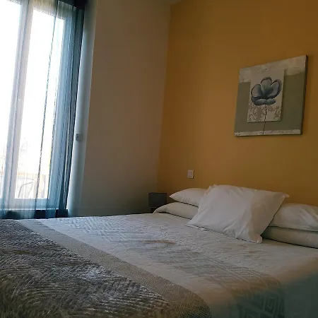 Logis Restaurant Du Midi - Centre Hotel