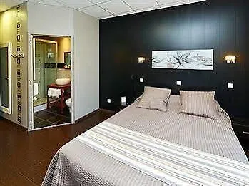 Отель Logis Restaurant Du Midi - Centre 2*