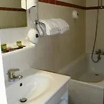 Hotel Logis Restaurant Du Midi - Centre 2*