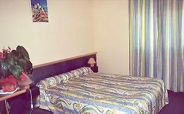 호텔 Logis Restaurant Du Midi - Centre 2*