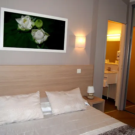 Logis Restaurant Du Midi - Centre 2*