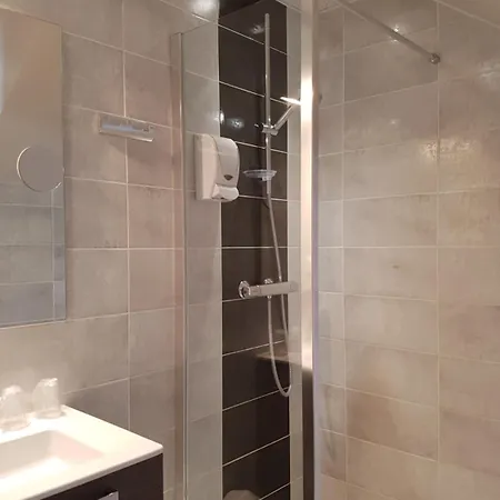 Logis Restaurant Du Midi - Centre 2*