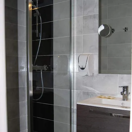 Logis Restaurant Du Midi - Centre Ροντέζ