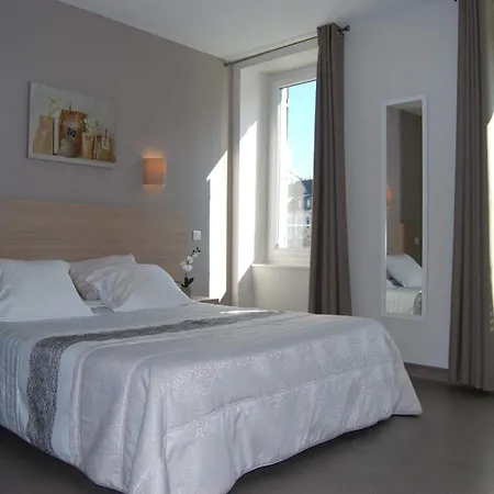 호텔 Logis Restaurant Du Midi - Centre 2*