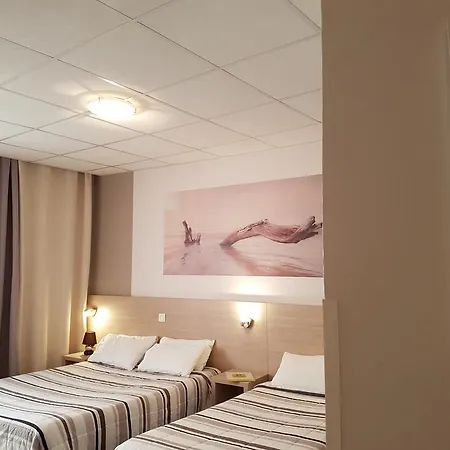 Logis Restaurant Du Midi - Centre 2*