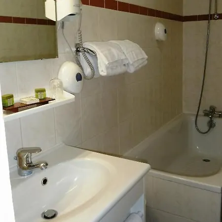 Ξενοδοχείο Logis Restaurant Du Midi - Centre 2*