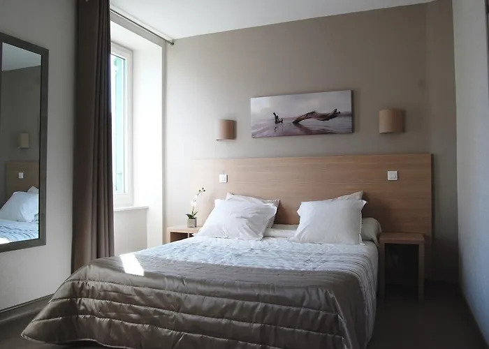 Logis Restaurant Du Midi - Centre 2*