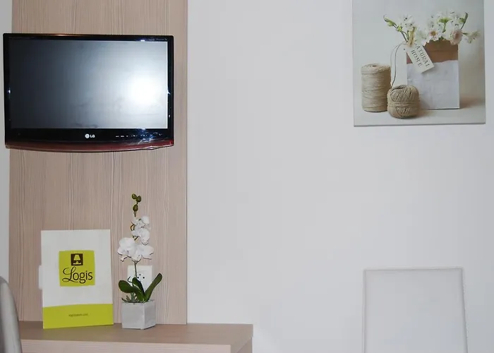 Hotel Logis Restaurant Du Midi - Centre Rodez