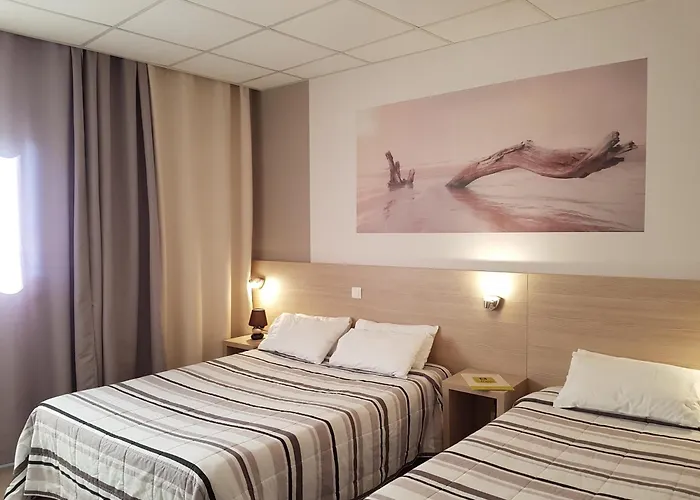 Hotel Logis Restaurant Du Midi - Centre 2*