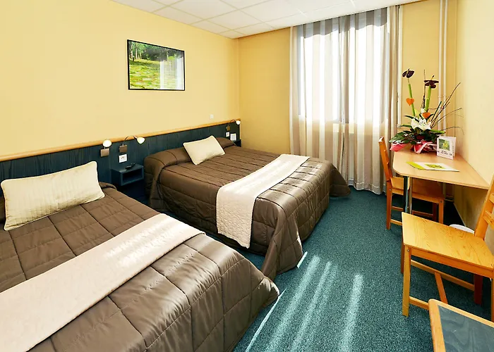 Logis Restaurant Du Midi - Centre 2*