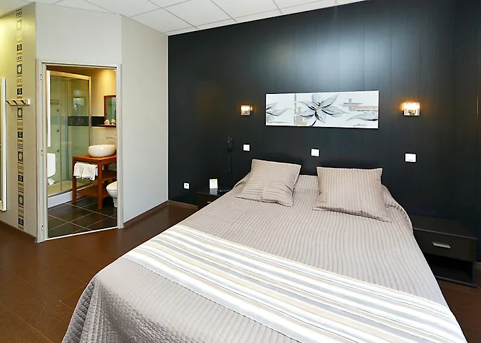 Hotel Logis Restaurant Du Midi - Centre Rodez