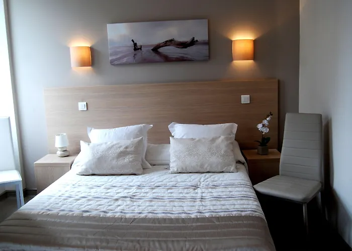 Logis Restaurant Du Midi - Centre 2* Rodez