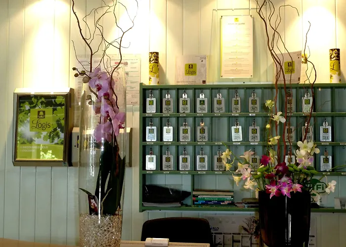 Hotel Logis Restaurant Du Midi - Centre 2*