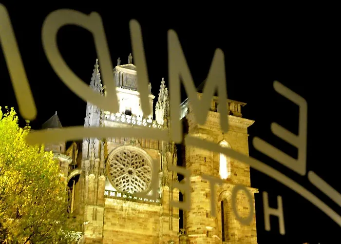 Logis Restaurant Du Midi - Centre 2*