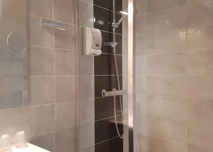 Logis Restaurant Du Midi - Centre 2*