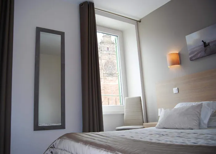 Logis Restaurant Du Midi - Centre Hotel 2*