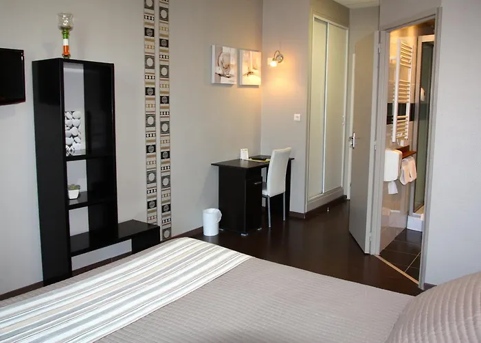 Hotel Logis Restaurant Du Midi - Centre