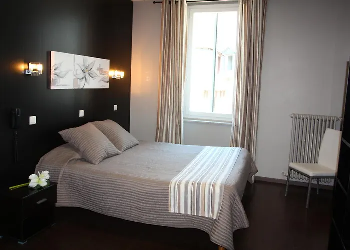 Logis Restaurant Du Midi - Centre