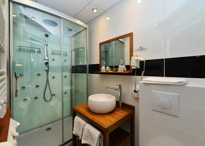 Logis Restaurant Du Midi - Centre