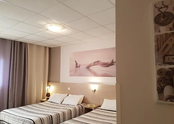 Logis Restaurant Du Midi - Centre 2*