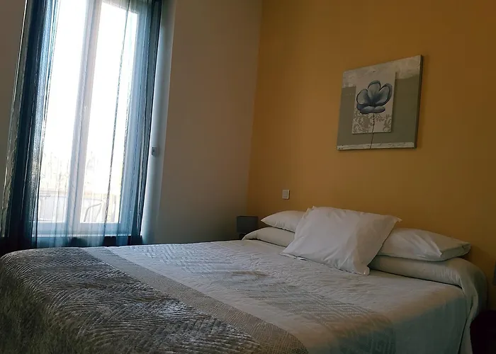 Logis Restaurant Du Midi - Centre Hotel