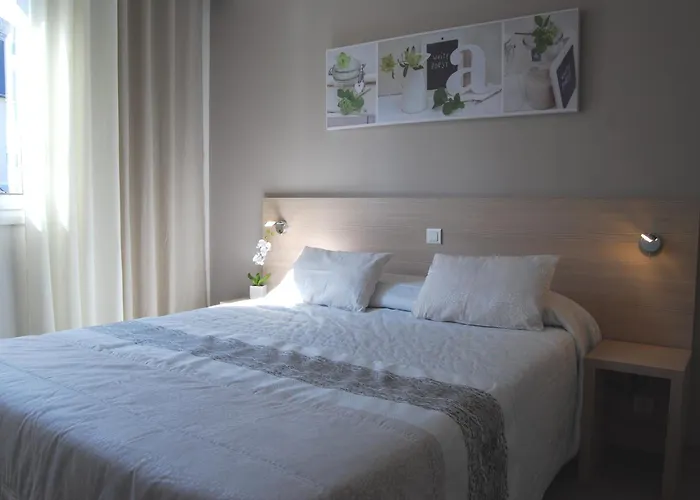 Hotel Logis Restaurant Du Midi - Centre