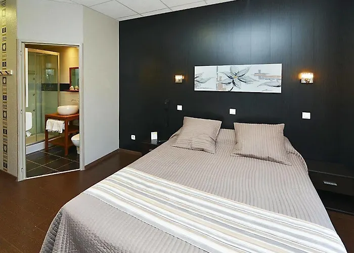 Logis Restaurant Du Midi - Centre