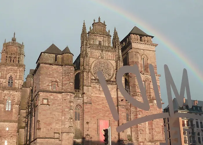 Logis Restaurant Du Midi - Centre Hotel