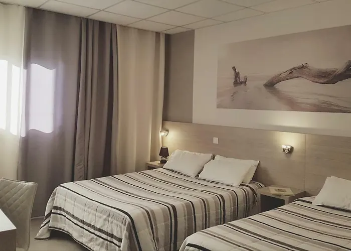 Logis Restaurant Du Midi - Centre 2* Rodez